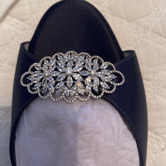 BRAND NEW, custom dyed ANGELA NURAN “Audrey” size 11 flats, Contessa Brooch - Picture 7 of 8